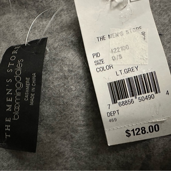 Bloomingdales The Mens Store Scarf with Fringe 100% Cashmere Light Gray NWT - Picture 7 of 7